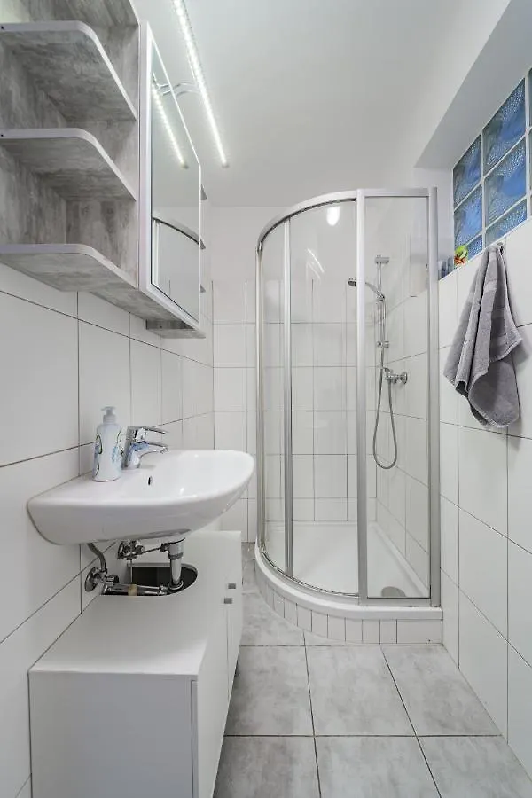 Modernes Appartement Nahe U-Bahn Und Schoenbrunn Vienna Apartment